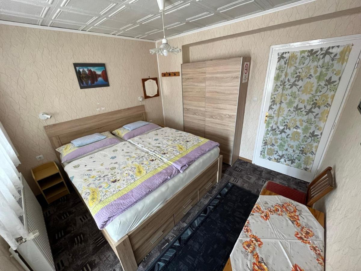 Karolin Apartman Buk Exterior foto