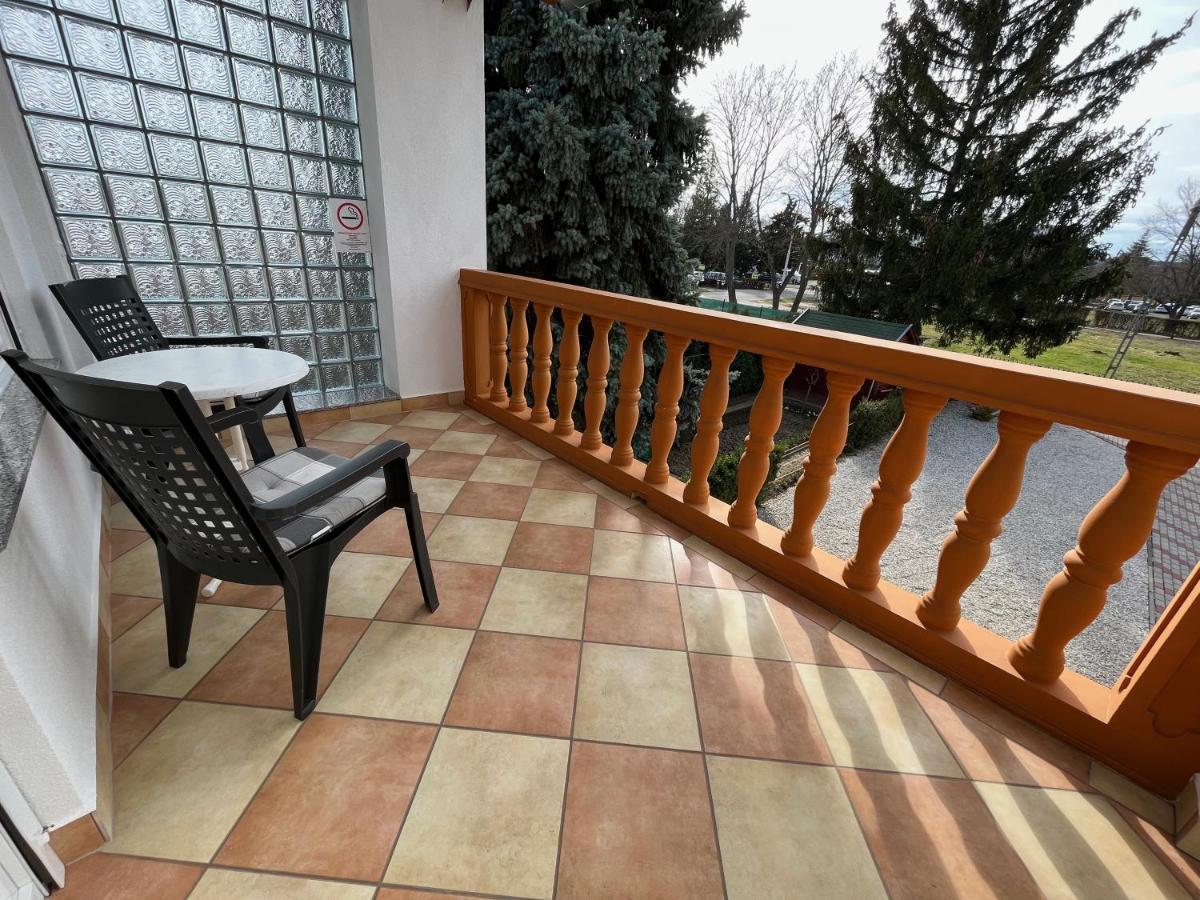 Karolin Apartman Buk Exterior foto